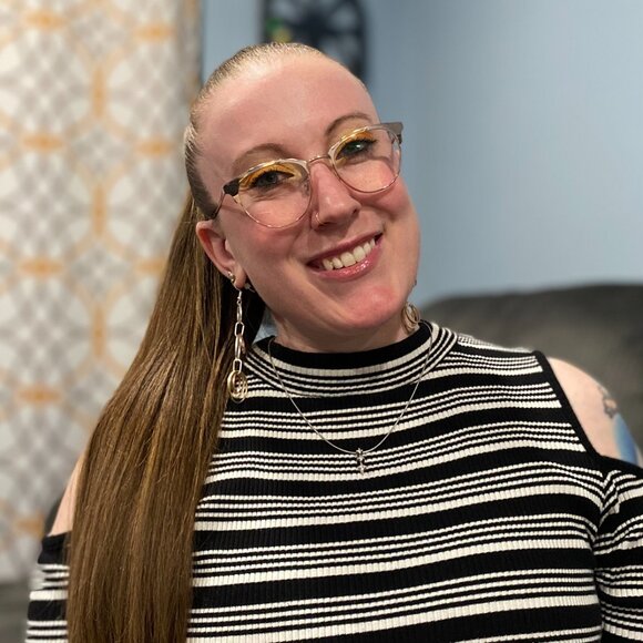 Meet your Posher, Carlee - Picture 1 of 1